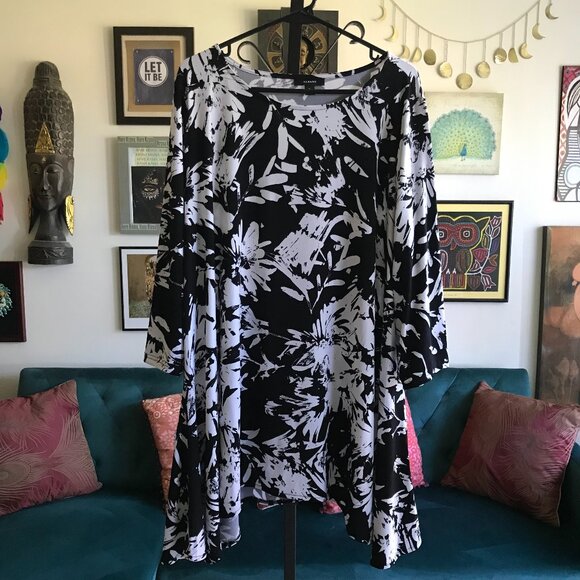 ALFANI size 3X Black & White Floral Stretch Jersey Draping Tunic Sharkbite - Picture 1 of 4